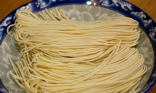 防晒气垫和防晒霜的区别-防晒气垫和防晒霜的区别-防晒和气垫谁先用好,中国防晒气垫与防晒乳液的区别网站